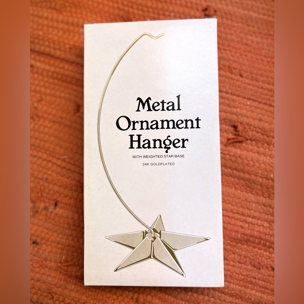 DEPARTMENT 56  ORNAMENT HOLDER & STAND